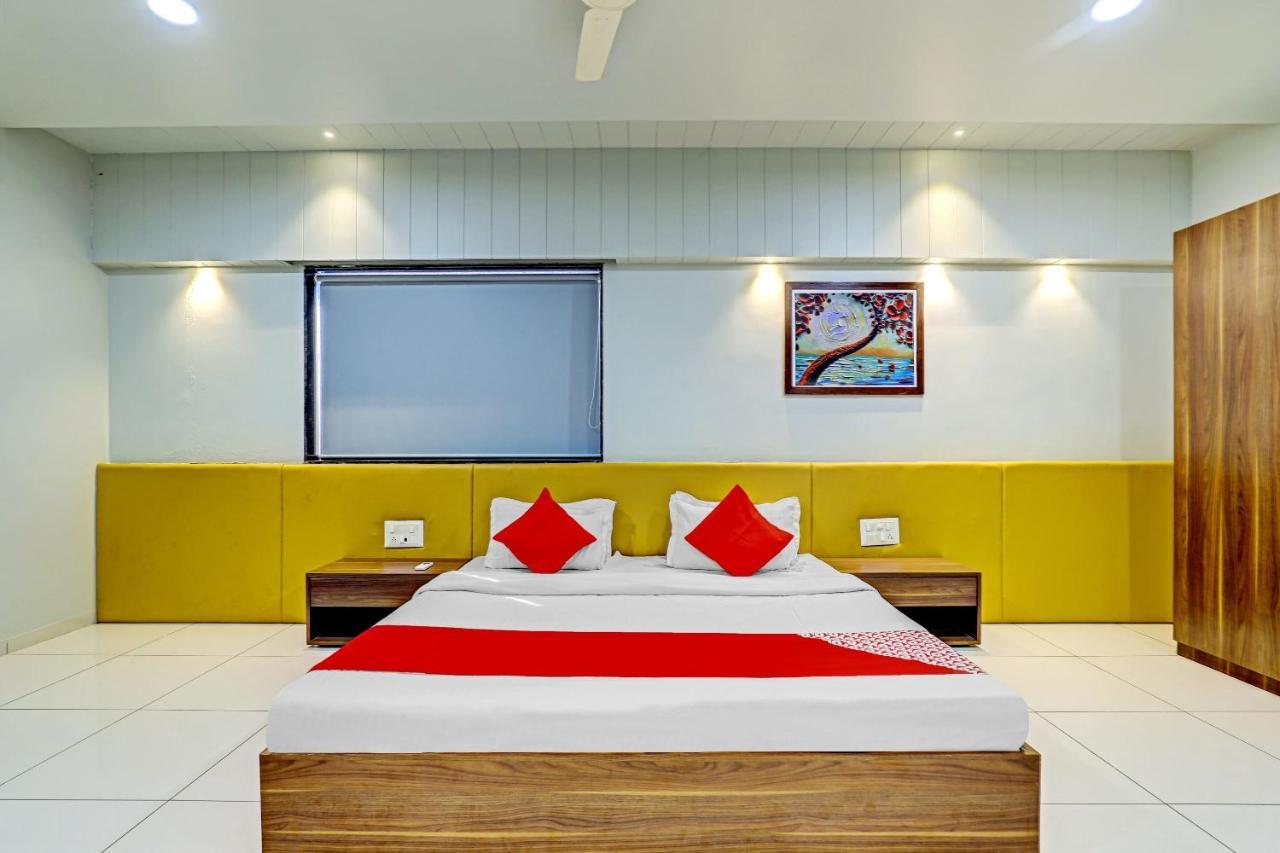 Hôtel Oyo 70752 Viram House à Gorwa Extérieur photo
