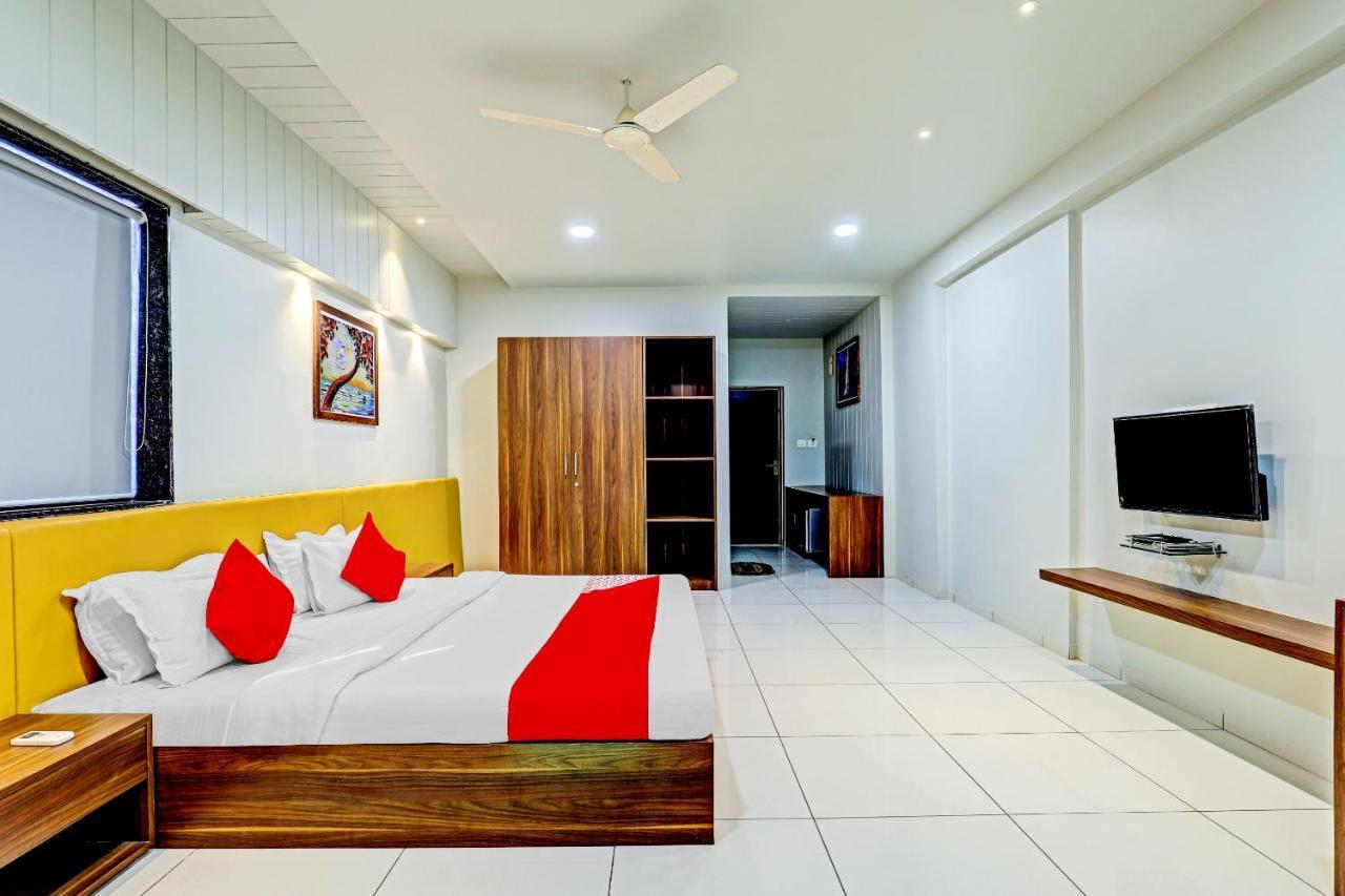 Hôtel Oyo 70752 Viram House à Gorwa Extérieur photo