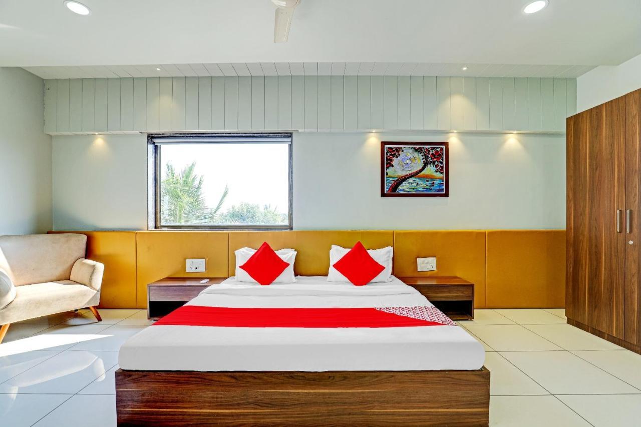 Hôtel Oyo 70752 Viram House à Gorwa Extérieur photo