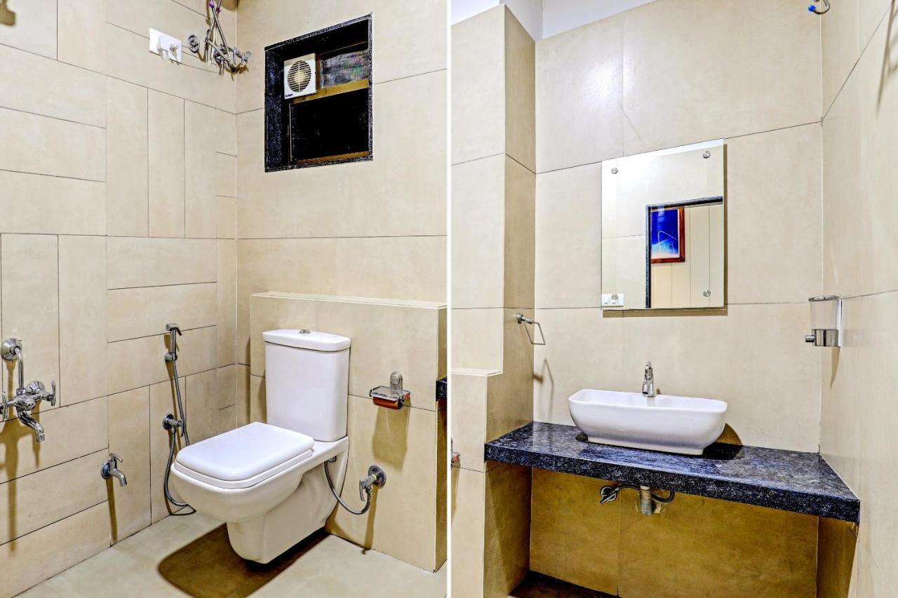 Hôtel Oyo 70752 Viram House à Gorwa Extérieur photo
