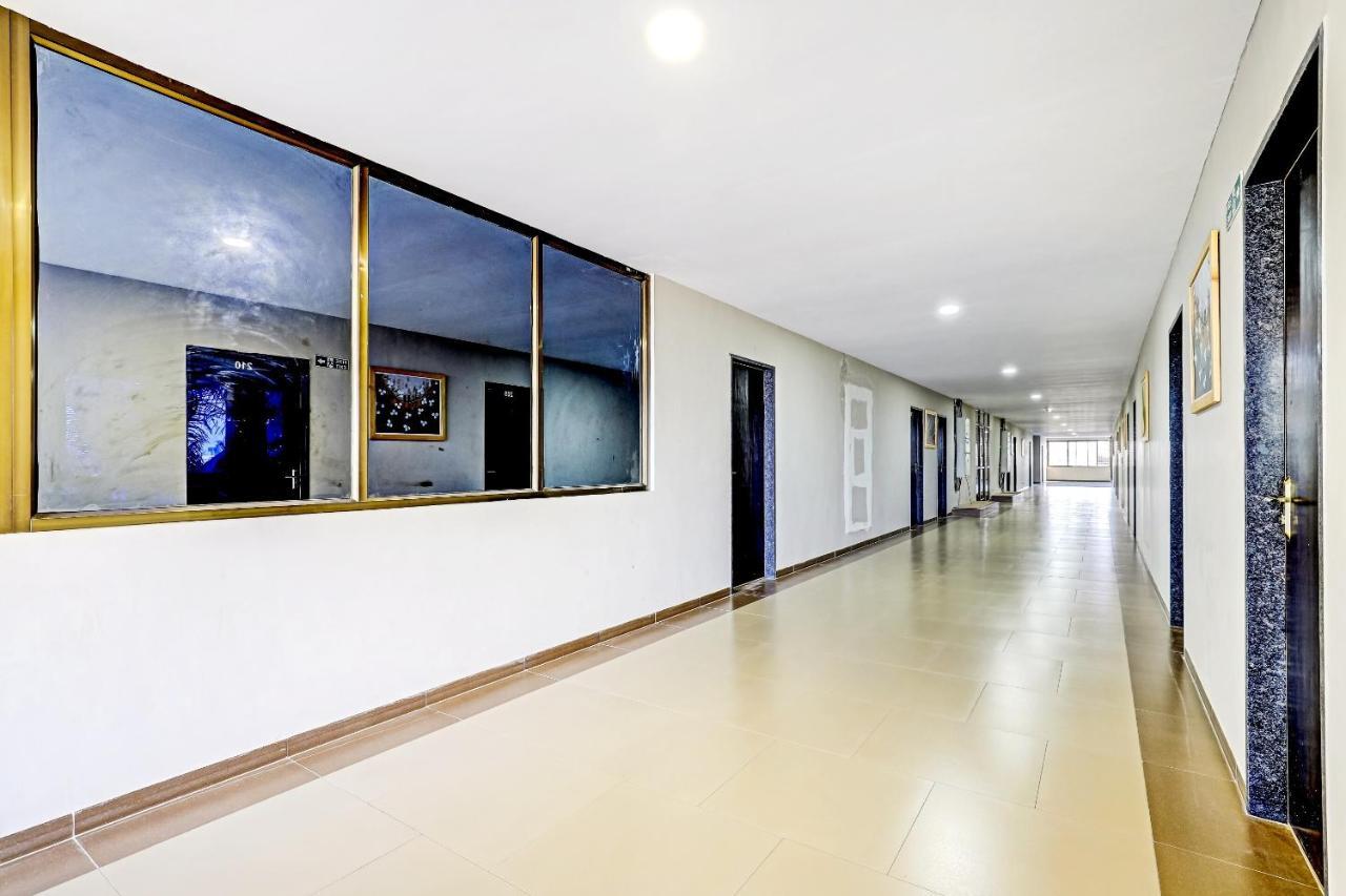 Hôtel Oyo 70752 Viram House à Gorwa Extérieur photo