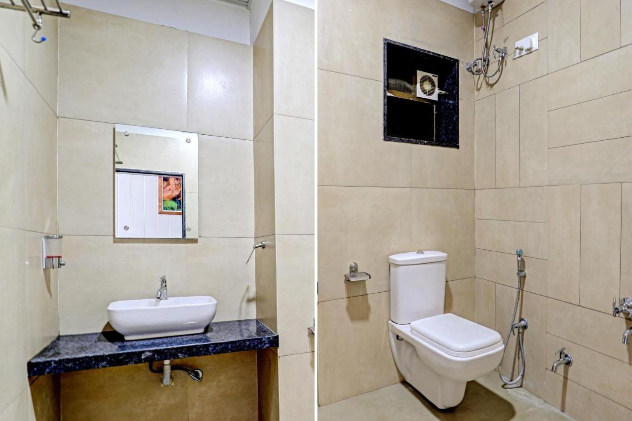 Hôtel Oyo 70752 Viram House à Gorwa Extérieur photo