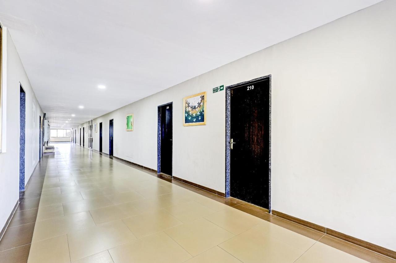 Hôtel Oyo 70752 Viram House à Gorwa Extérieur photo